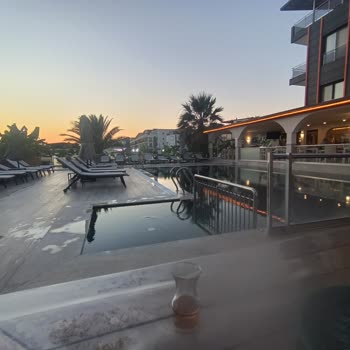 Adahan Hotel Gümüldür Denizi Oldukça Kirliydi, Sahili Çok Cazip Değildi