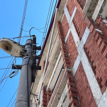 YEDAŞ Elektrik Direği İnşaatı Geciktiriyor