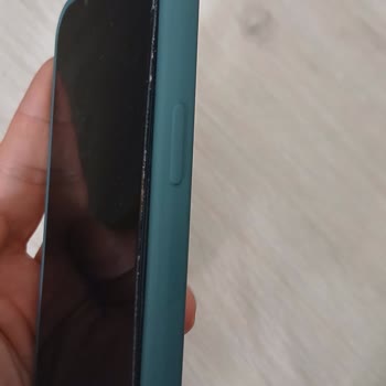 İPhone 13 Bataryası Şişti, Ücretsiz Değişim Talebi