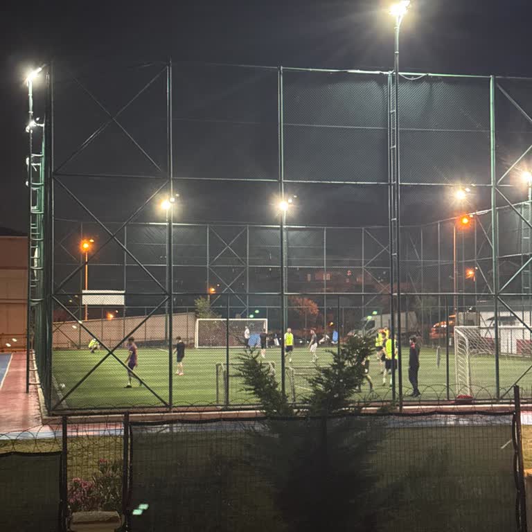 Park Yanı Halı Saha Gürültüsü Ve Küfürleri Çocuklarımızı Rahatsız Ediyor