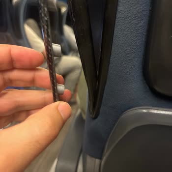 Buzlu Turizm'in Bakımsız Otobüsü Kırık Koltuklar Ve Çıkarılamayan Prizle Yolcu Güvenliğini Zedeliyor
