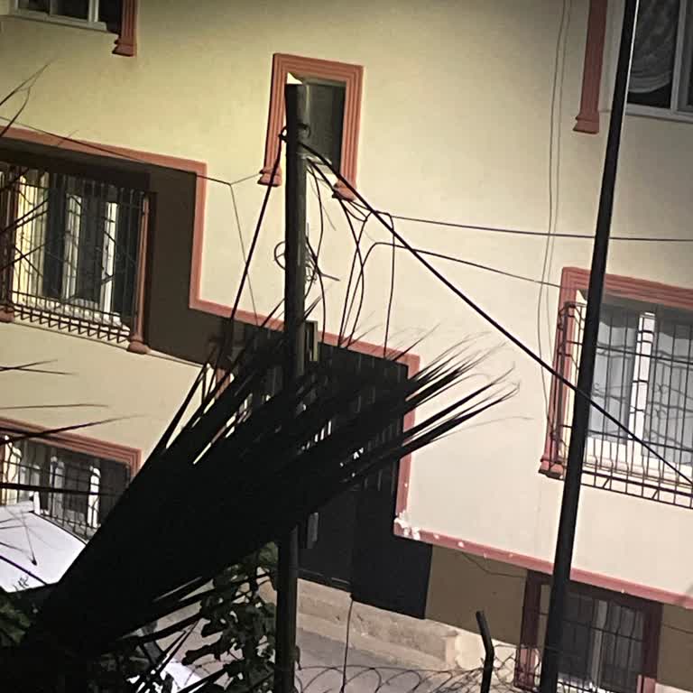 Bursa’da Yıkılan Direk Sonrası Uzun Süreli İnternet Kesintisi