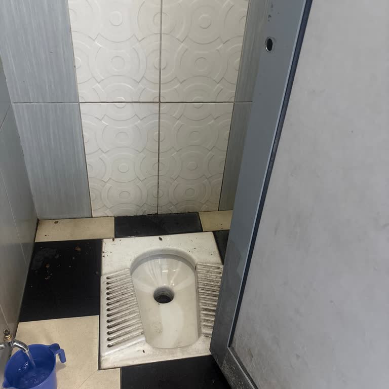Opet Esenyalı Şubesinde İç Tuvalet Kapalı, Dış Tuvalet Kirli Ve Hijyenik Değil