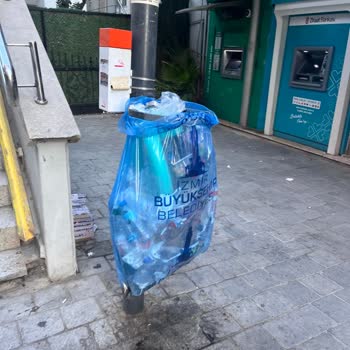 Bayraklı Sevgi Yolu’nda Çöp Kokusu Ve Görüntü Kirliliği Dayanıklı Konteyner Talebi