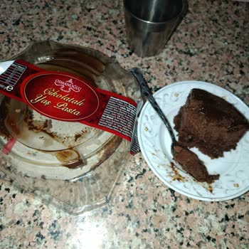BİM Yaş Pastasından Saç Çıktı, Şikayetime Cevap Gelmedi