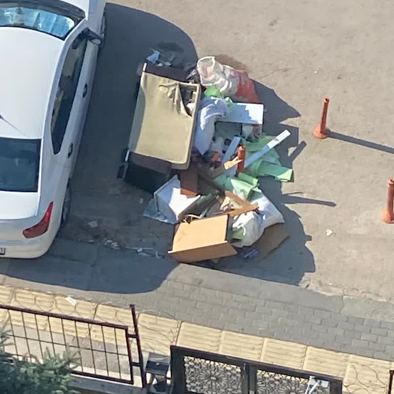 Etimesgut Belediyesi Temizlik Hizmetinde Üç Haftalık Atık Sorunu