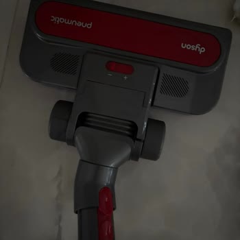 Dyson Big Ball Süpürgenin Başlığı Kendi Kendine Çatladı