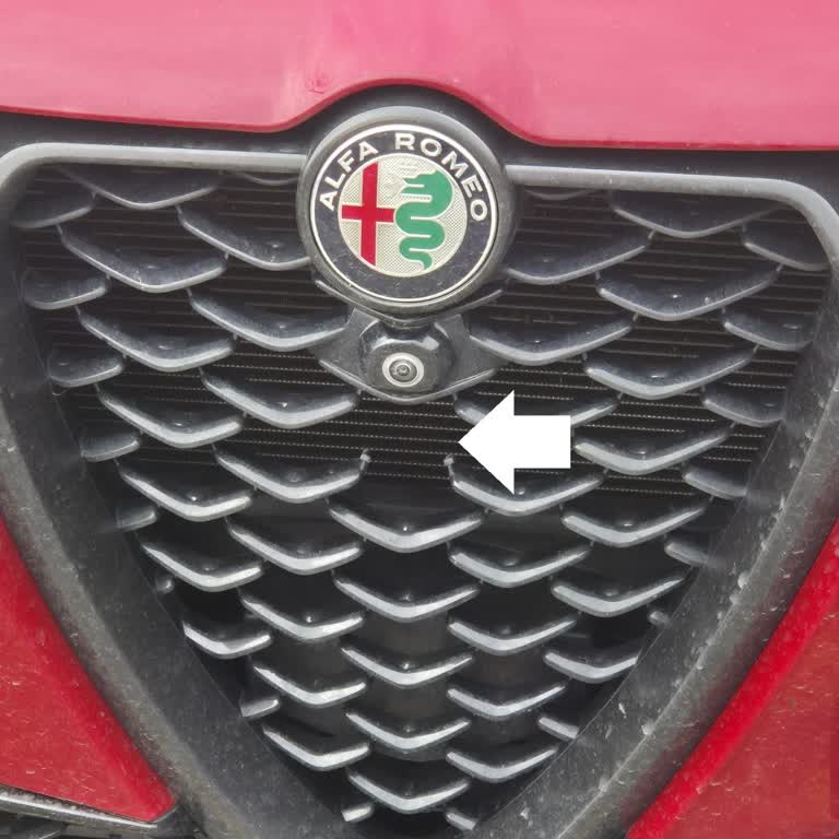 Alfa Romeo Tonale Ön Panjurundaki Kırık Parçanın Garanti Kapsamı Talebi