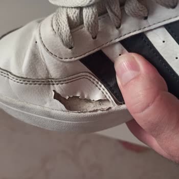 Adidas Ayakkabıda Hızlı Aşınma Ve Hepsiburada'nın Çözüm Sürecindeki Yetersizlik