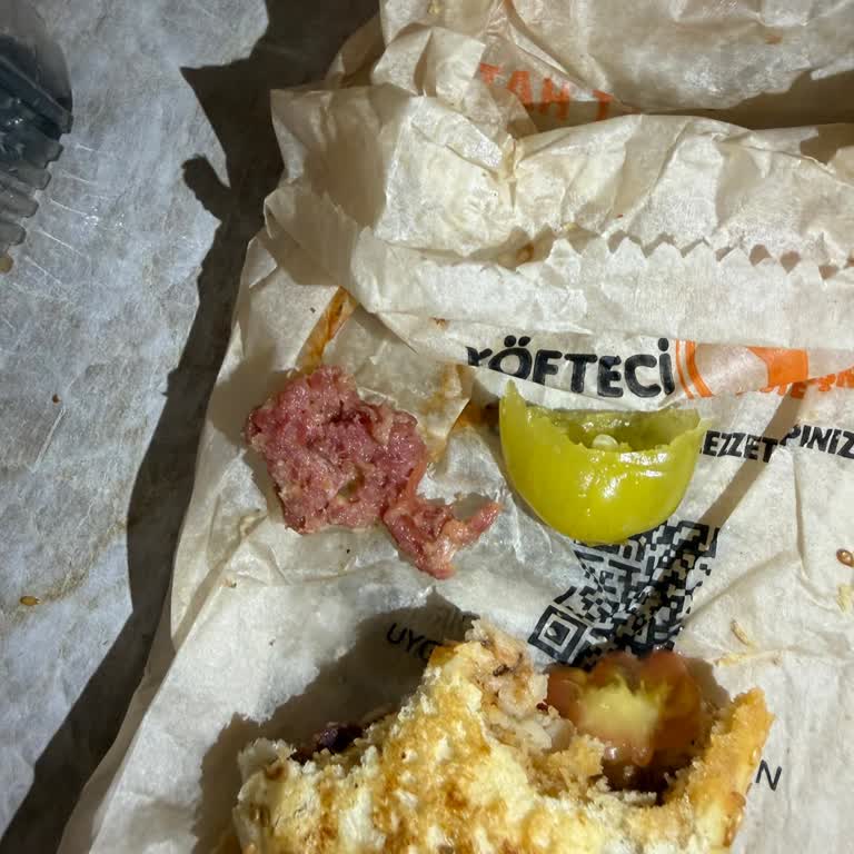 Çiğ Tost Nedeniyle Mide Bulantısı Ve Kusma, İade Ve Özür Talebi