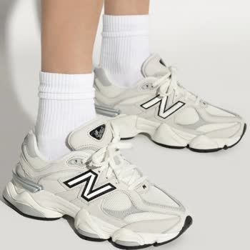New Balance 9060 Modelinde Hızlı Renk Değişimi, Yan Açılmalar Ve Garanti Reddi