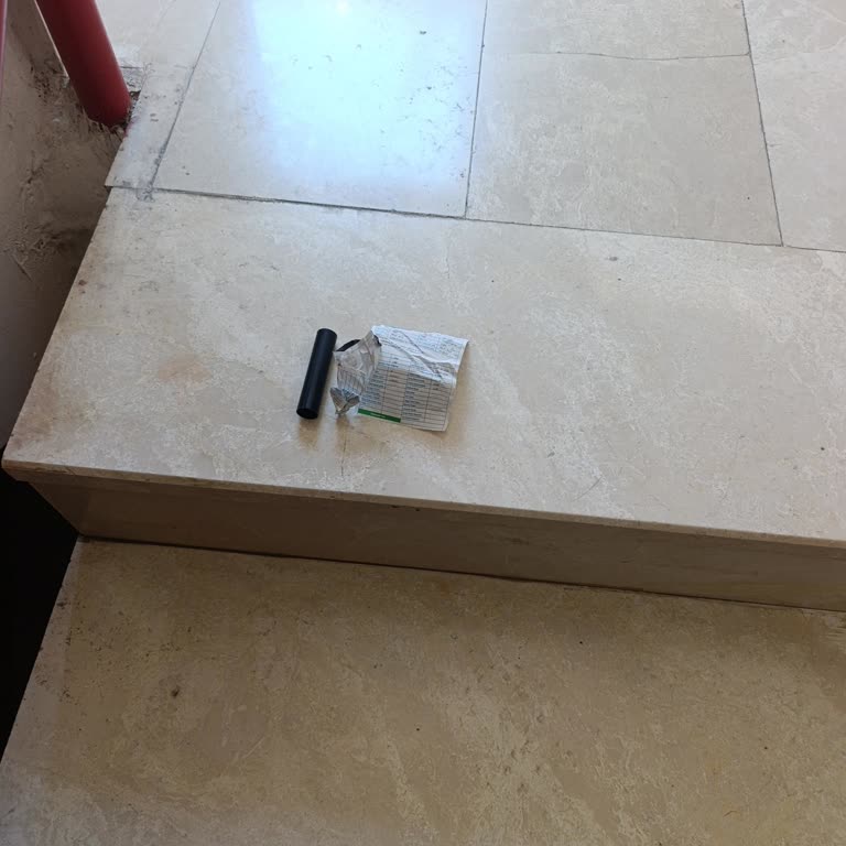 Esgaz Personelinin Bina İçine Çöp Bırakması Ve Telefonla Kaba Davranışı