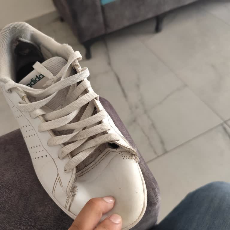 Adidas Ayakkabının Üç Haftada Dikişleri Patlaması Ve Garanti Reddi