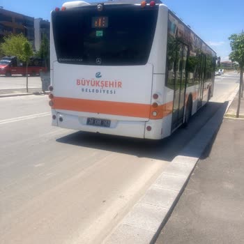 Otobüs Gecikmesi Ve Şoförün Umursamaz Tutumu İşe Gecikmeye Yol Açtı