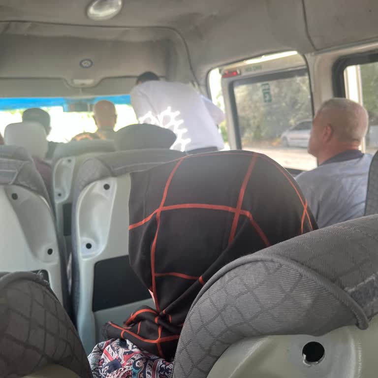 Bilgilendirme Yapılmadan Konforsuz Minibüse Aktarım Ve Hizmet Standartlarının Aşağı Olması