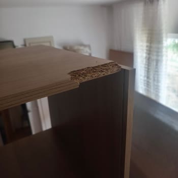 Taşpınar Alışveriş Merkezleri Ürünün Her Tarafında Kırık Var