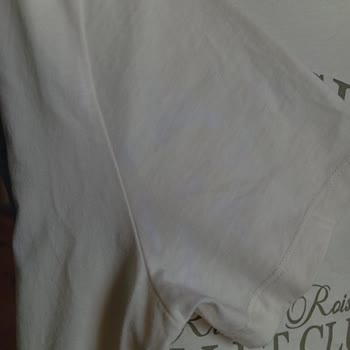 Mango Tişörtte Yıkama Sonrası Görünür Beyaz Lekeler Ve Mağaza Çalışanlarının İlgisizliği