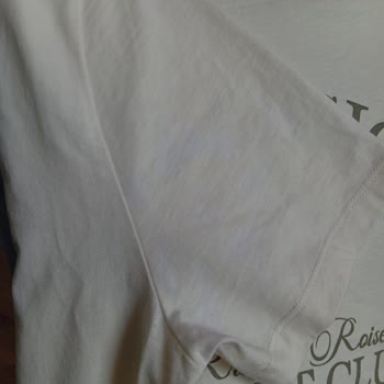 Mango Tişörtte Yıkama Sonrası Görünür Beyaz Lekeler Ve Mağaza Çalışanlarının İlgisizliği