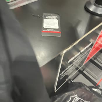 Deniz Şortu Bir Gün Kullanımda Yırtıldı, Mağaza İadeyi Reddetti