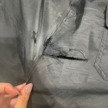 Deniz Şortu Bir Gün Kullanımda Yırtıldı, Mağaza İadeyi Reddetti