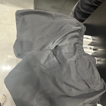 Deniz Şortu Bir Gün Kullanımda Yırtıldı, Mağaza İadeyi Reddetti