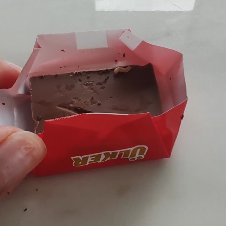 Ülker Çikolatasında Kurt Görüldü: Gıda Güvenliği Sorunu