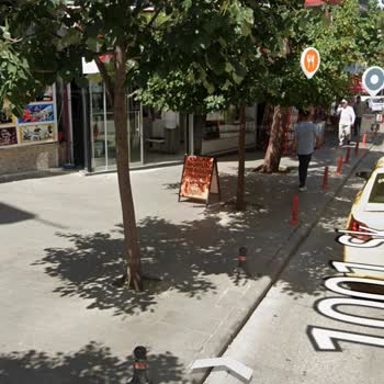 Kaldırımlarda Dükkan Eşyalarının İşgali Yaya Güvenliğini Zedeliyor