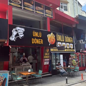 Kaldırımlarda Dükkan Eşyalarının İşgali Yaya Güvenliğini Zedeliyor