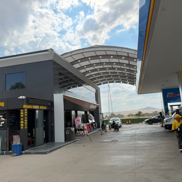 Bolvadin Opet Kadın Tuvaletinde Hijyen Sorunu Ve Bozuk Musluk