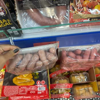 Renk Farkı Olan Sosis Üzerine Gıda Güvenliği Endişesi Ve Personel Umursamazlığı