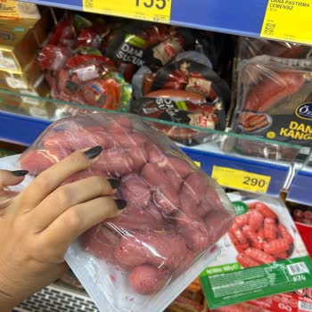 Renk Farkı Olan Sosis Üzerine Gıda Güvenliği Endişesi Ve Personel Umursamazlığı