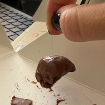 Superfresh Brownie Topunda Kıl Parçası Bulunması Sağlık Ve Hijyen Endişesi