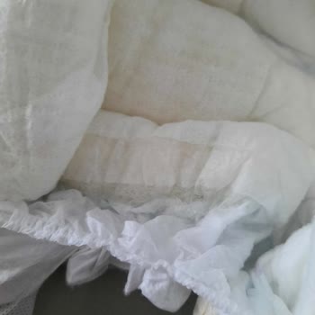 Molfix 4 Numaralı Bebek Bezinde Emici Jel Patlaması Ve Genital Bölgeye Saçılması