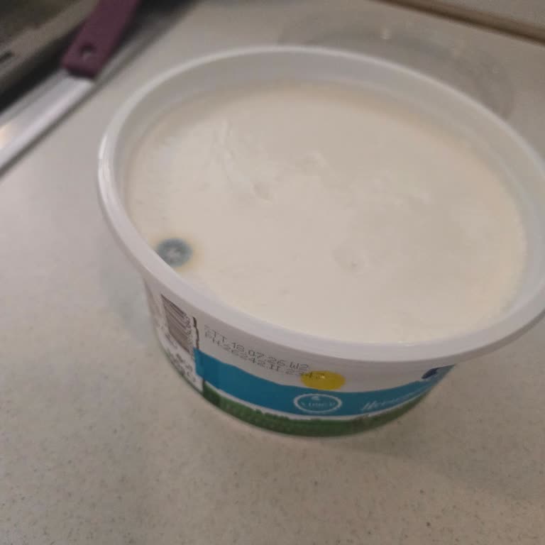 Sek Yoğurdunda Plastik Parça Ve Küflenmiş Ürün, Sağlık Endişesi Ve Güven Kırılması