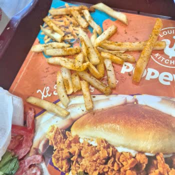 Bahçeşehir Strada Popeyes Şubesinde Soğuk, Küçük Ve Kıl İçeren Sos Sorunu