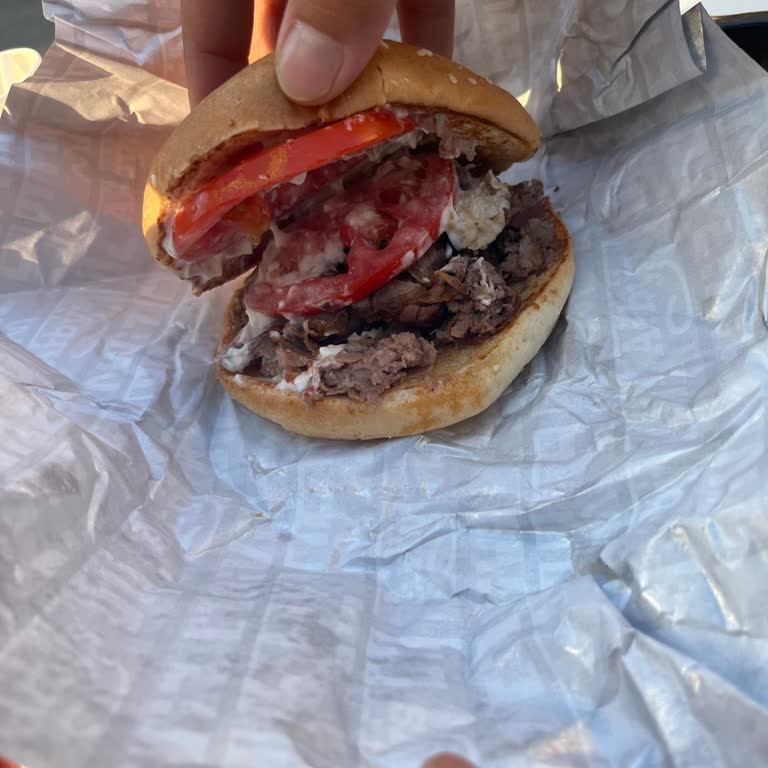 Arby's’de Ödenen 439 TL’lik Menü Küçük Porsiyon Ve Parçalanmış Et Sorunu