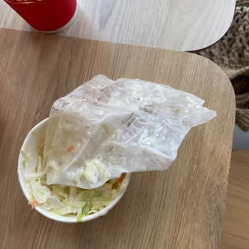 KFC Ataköy Şubesinde Coleslaw’da Plastik Parça Bulunması