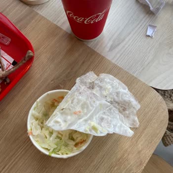 KFC Ataköy Şubesinde Coleslaw’da Plastik Parça Bulunması
