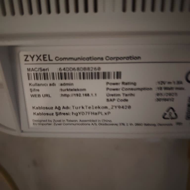 İnternet Sürekli Kopuyor, Bugün Tamamen Kesildi Ve Müşteri Hizmetleri Yardımsız
