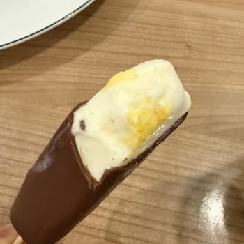 A101'den Alınan Magnum Mini Classic Dondurmasında Sarı Lekeler Ve Bozulma Şikayeti