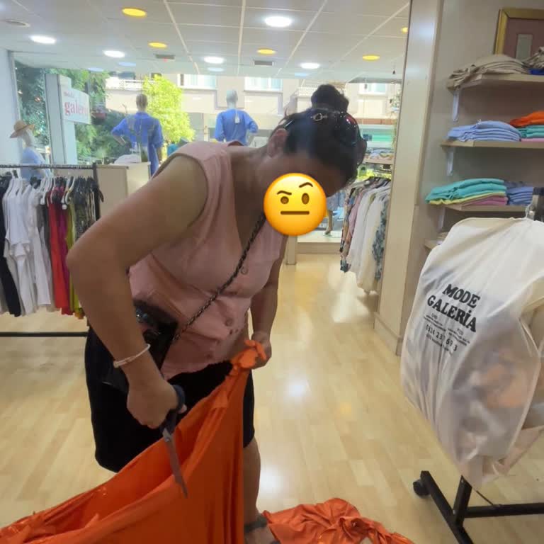 Mersin Mode Galeria’da Uygun Olmayan Elbise Satışı Ve İade Reddi
