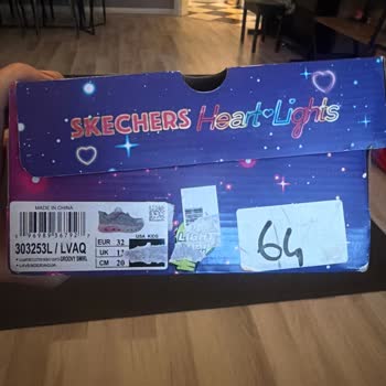 Skechers Heart Lights Çocuk Ayakkabısında Üretim Hatası: Tek Taraflı Cırt Cırt Kopması