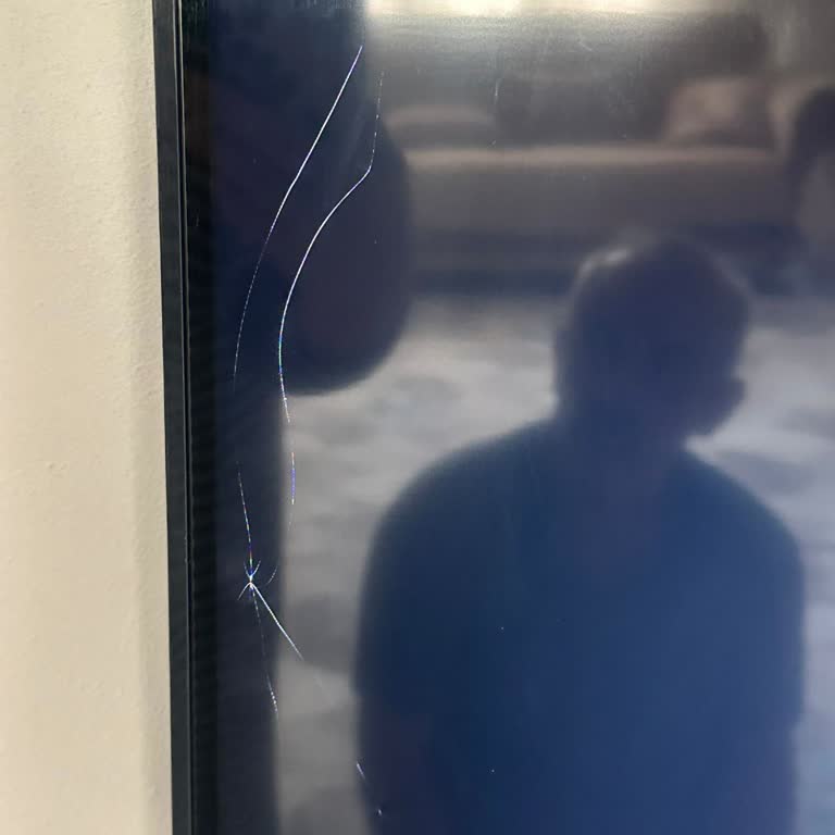 Kırılan TV Ekranı Ve Garanti Dışı Neredeyse Yeni TV Fiyatındaki Onarım