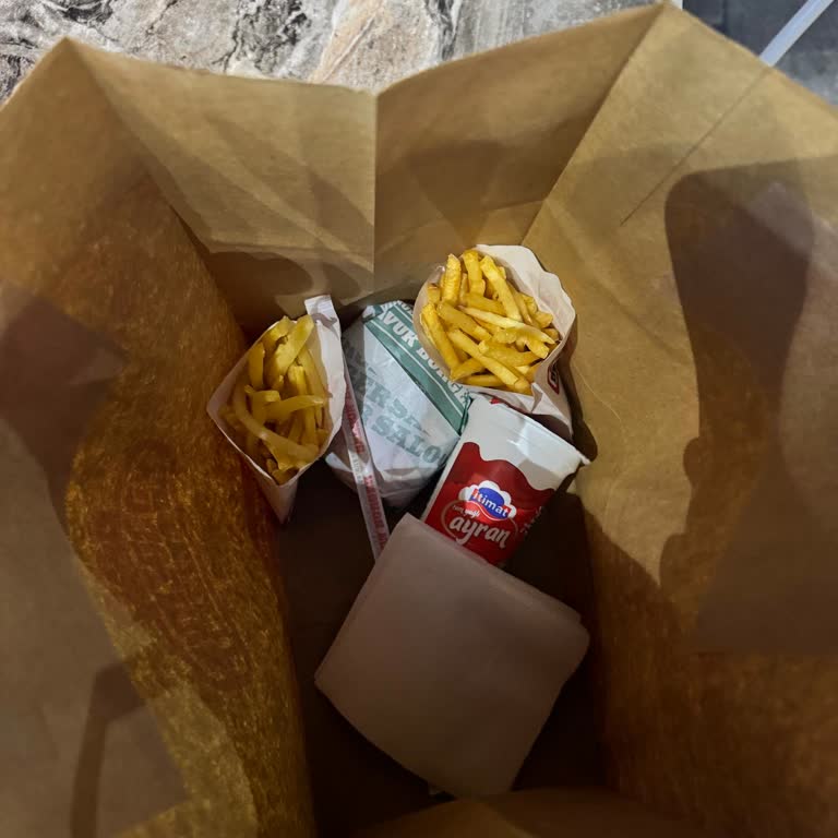 Çocuk Menüsü Talimatları Dinlenmeden Hazırlanması Müşteriyi Hayal Kırıklığına Sürükledi