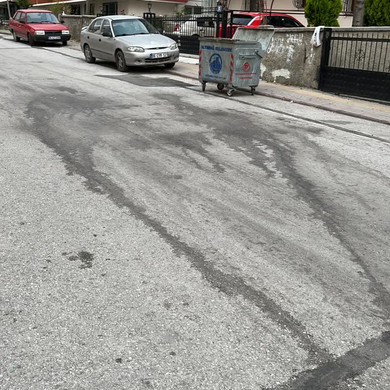 Beşikkaya Mahallesinde Çöp Aracının Sızdırdığı Pis Suya Karşı Temizlik Ve Önlem Talebi