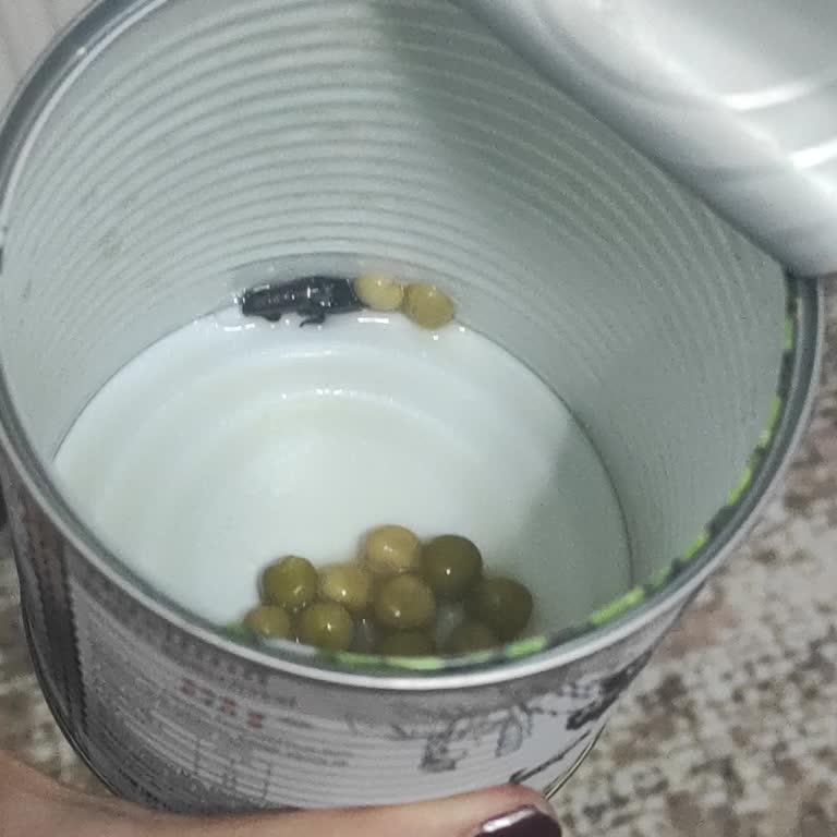 BİM Şubesinde Satılan Yurdum Bezelye Konservesinde Hamam Böceği Ve Hijyen Sorunu