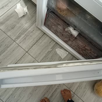 Arçelik Buzdolabının Kapı Contası Yırtıldı Ve Cam Bölme Kırıldı, Ücretsiz Parça Değişimi Talebi