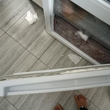 Arçelik Buzdolabının Kapı Contası Yırtıldı Ve Cam Bölme Kırıldı, Ücretsiz Parça Değişimi Talebi