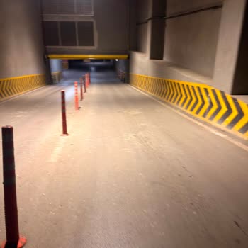 Gece Otopark Girişinde Kadınları Tehlikeye Atan Güvenlik Zafiyeti