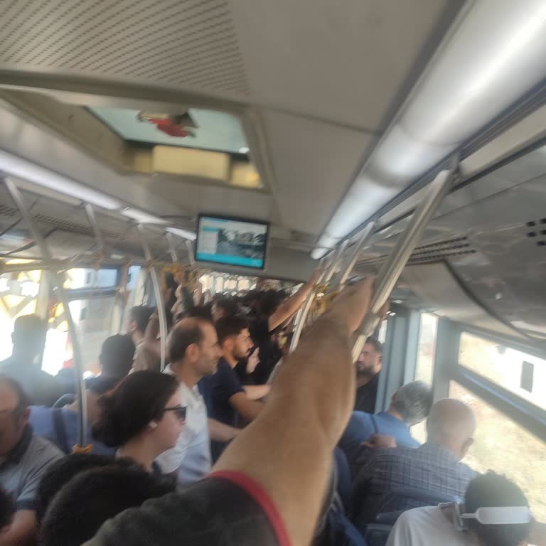 İBB 336H Hattında Aşırı Kalabalık Ve Geciken Seferler Yolcuları Mağdur Ediyor
